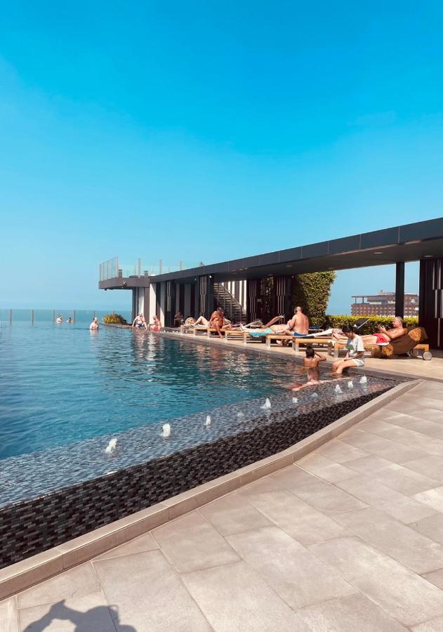 The Base Central Pattaya 2 Bed 2 Bath By Numam Exterior photo