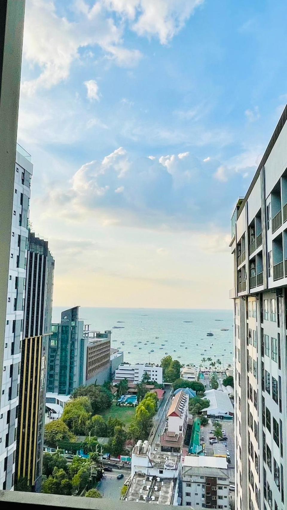 The Base Central Pattaya 2 Bed 2 Bath By Numam Exterior photo