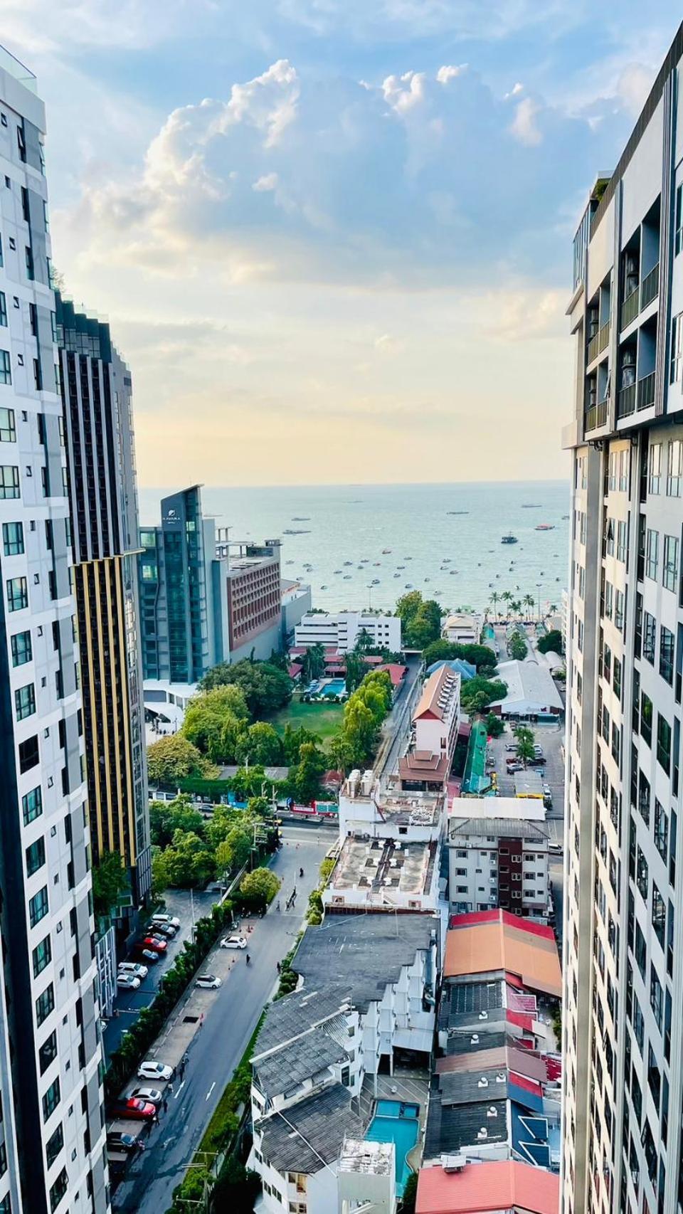 The Base Central Pattaya 2 Bed 2 Bath By Numam Exterior photo