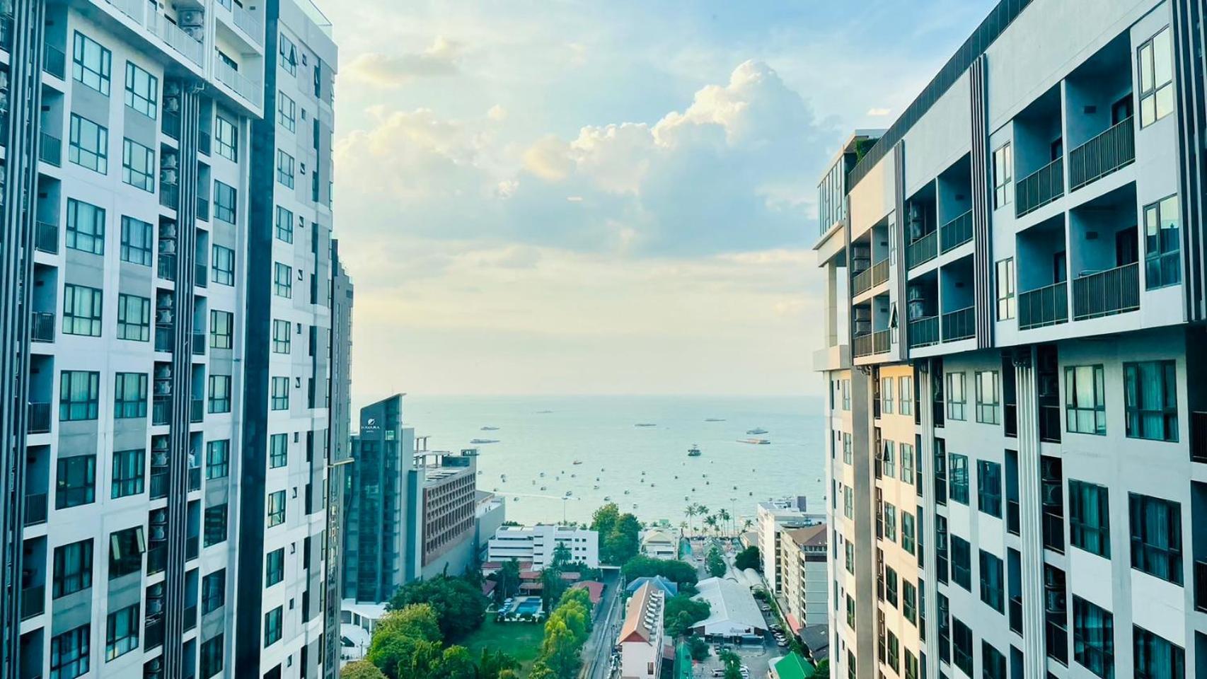 The Base Central Pattaya 2 Bed 2 Bath By Numam Exterior photo